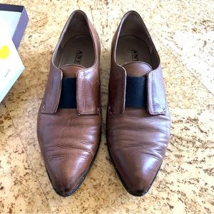 Anyi Lu Agnes leather flats in distressed chestnut